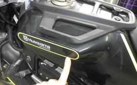 HUSQVARNA SVARTPILEN 401 2018