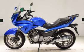 SUZUKI GSR250S
