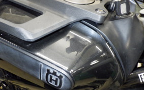 HUSQVARNA SVARTPILEN 401 2020