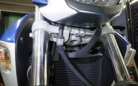 SUZUKI GSR250 2004