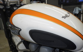 TRIUMPH BONNEVILLE T100 2004