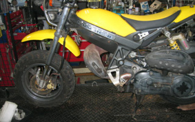 SUZUKI STREET MAGIC CB1LB
