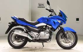 SUZUKI GSR250S