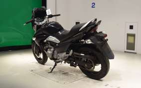 SUZUKI GSR250 2021