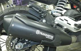 HUSQVARNA SVARTPILEN 125 2024