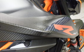 KTM 890 DUKE R 2020
