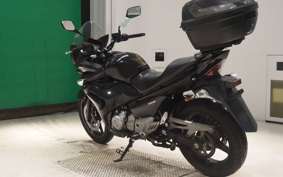 SUZUKI GSR250F 2015