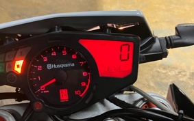 HUSQVARNA HUSQUARNA NUDA 900 R 2013 ZKHA700