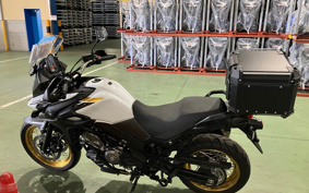 SUZUKI DL650 ( V-Strom 650 ) 2023 C733M