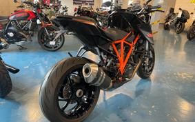 KTM 1290 SUPER DUKE GT 2015 V3940