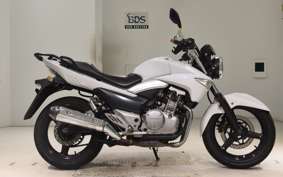 SUZUKI GSR250