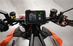 KTM 1290 SUPER  DUKE R V3940