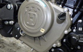 HUSQVARNA SVARTPILEN 401 2025