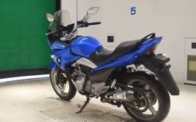 SUZUKI GSR250S