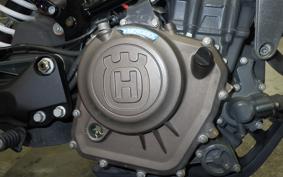 HUSQVARNA SVARTPILEN 401 2018
