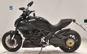 DUCATI DIAVEL 2011