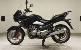 SUZUKI GSR250S 2017