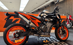 KTM 890 DUKE GP TU940
