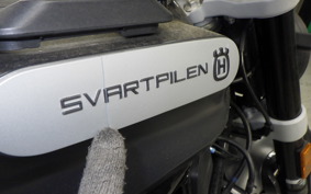 HUSQVARNA SVARTPILEN 250