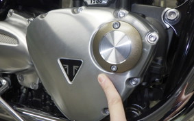 TRIUMPH BONNEVILLE T120 2025