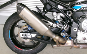 BMW M1000R 2024 0E81