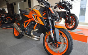 KTM 1290 SUPER DUKE R EVO V3940