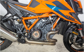 KTM 1290SUPER DUKE 2021 V3940