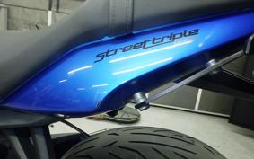 TRIUMPH STREET TRIPLE 85 2013