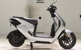 HONDA EM1 e: 2018 EF16