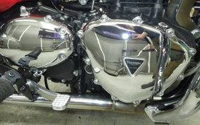 TRIUMPH BONNEVILLE T100 2013