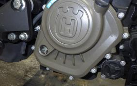 HUSQVARNA SVARTPILEN 125