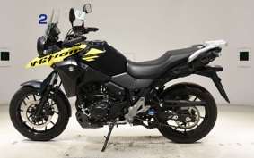 SUZUKI Vｽﾄﾛｰﾑ250 2010