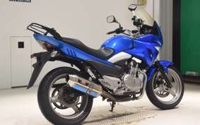 SUZUKI GSR250S