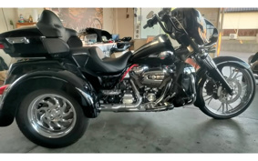 HARLEY FLHTCUTG TRI GLI 2017 MAD
