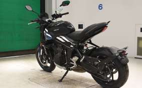 TRIUMPH TRIDENT 660 2025