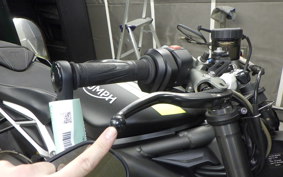 TRIUMPH STREET TRIPLE RS 2021