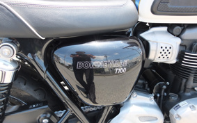 TRIUMPH BONNEVILLE T100 2016 DAD70G