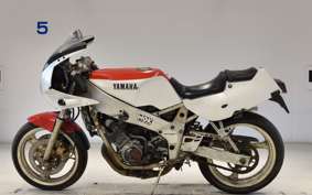 YAMAHA FZR400