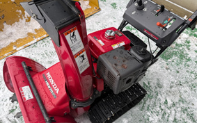 HONDA  SNOW BLOWER  MACHINE 
