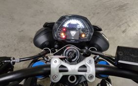 TRIUMPH STREET TRIPLE R 2026 HDA604