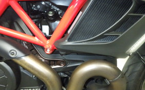 DUCATI DIAVEL Carbon 2011