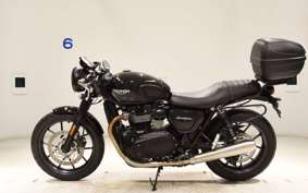 TRIUMPH STREET TWIN