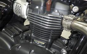 TRIUMPH BONNEVILLE T100 2022