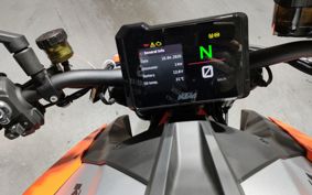 KTM 1290 SUPER  DUKE R V3940