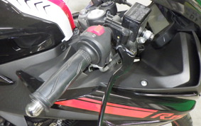 YAMAHA YZF-R15 2023