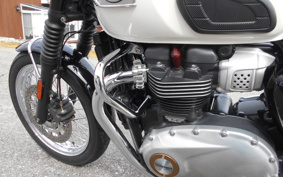 TRIUMPH TRIUMPH BONNEVILLE T100 2016 DAD70G