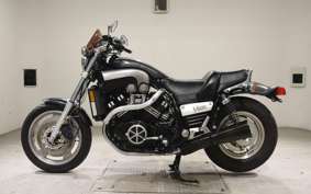 YAMAHA VMAX 2000