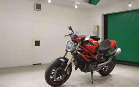 DUCATI MONSTER 696 + 2008