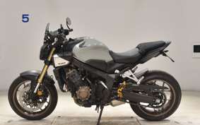 HONDA CB650R E-Clutch 2025 RH17