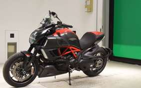 DUCATI DIAVEL 2011